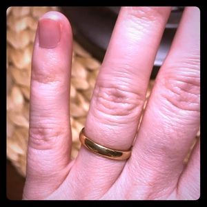 14 K Yellow Gold wedding band sz 6 or 6 1/2